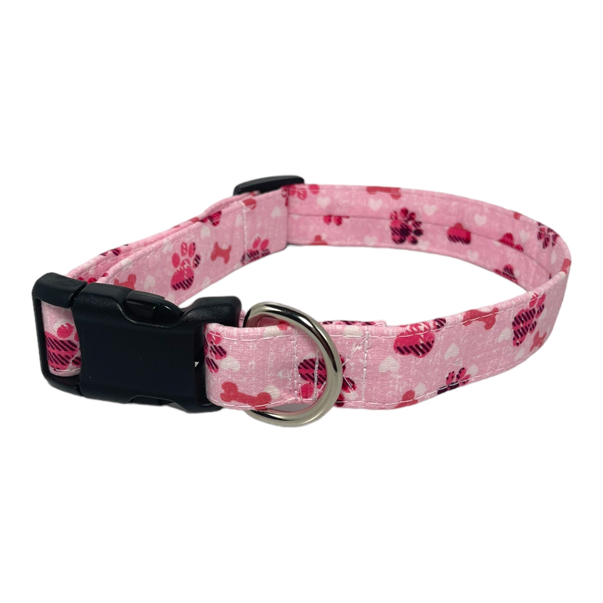 Collier de chien personnalisé "empreintes de pattes roses" - collier de chien avec nom - collier de chien brodé - collier de chien rose - collier de chien avec empreintes de pattes