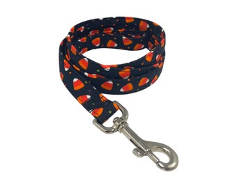 Laisse de chien assortie, laisse de chien large, crochet en métal, laisse de 5 pieds, laisse de chien fille et garçon, laisse de chien personnalisée faite à la main, « Candy Corn Craze »