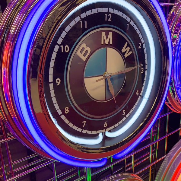 Horloge double néon BMW de 15 pouces ou personnalisée avec votre oeuvre d'art, idéale pour une cave, une terrasse ou un cadeau pour lui ou elle. Sous licence