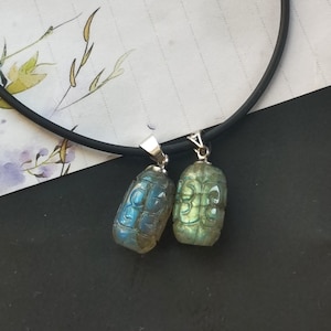 Gesneden bloemcilinder natuurlijke chatoyant labradoriet stenen hanger, 925 sterlingzilveren leren koordketting, edelsteen heren- of damesketting