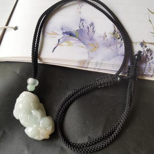 Colgante de amuleto de jadeíta natural con forma de dragón Pixiu 3D, piedra de jade de grado A, collar de cuerda ajustable, collar de piedras preciosas para hombres y mujeres
