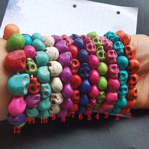 Howlit turkos sten skalle helande pärlarmband, herr kvinna häxarmband, stapelbart unisex armband, elastiskt mala armband