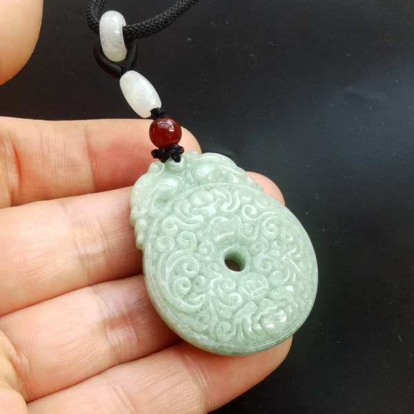 Certificado, flor de murciélago de amor "花开富贵" tallada Un colgante de piedra de jade jadeíta verde natural, collar de cuerda, protector, amuleto, colgante de piedras preciosas, buena suerte