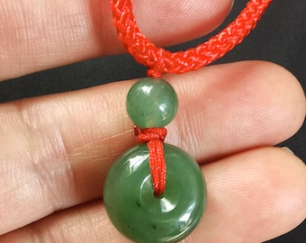 Ciondolo a ciambella in giada nefrite: pietra verde canadese, collana con corda rossa