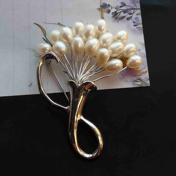 High Quality,Natural Real Rice white Freshwater pearl Brooch,flower Brooch,pearl pendant,Ribbon buckle,Clothes button,plated gold,Charm pin
