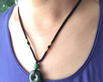 Ciondolo a ciambella in giada nefrite: pietra verde, collana con corda regolabile