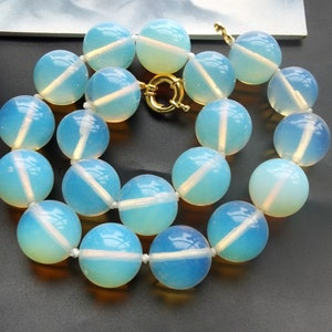Grand collier rond rond de 16 mm/18 mm/20 mm en cristal de quartz opaline blanc, collier noué avec pierre semi-précieuse d'anniversaire