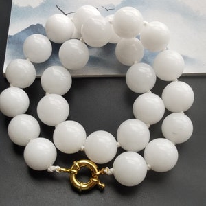 14mm Large Round,natural white jade stone Chunky Necklace, Charm Round Beaded Necklace,Statement knotted Necklace