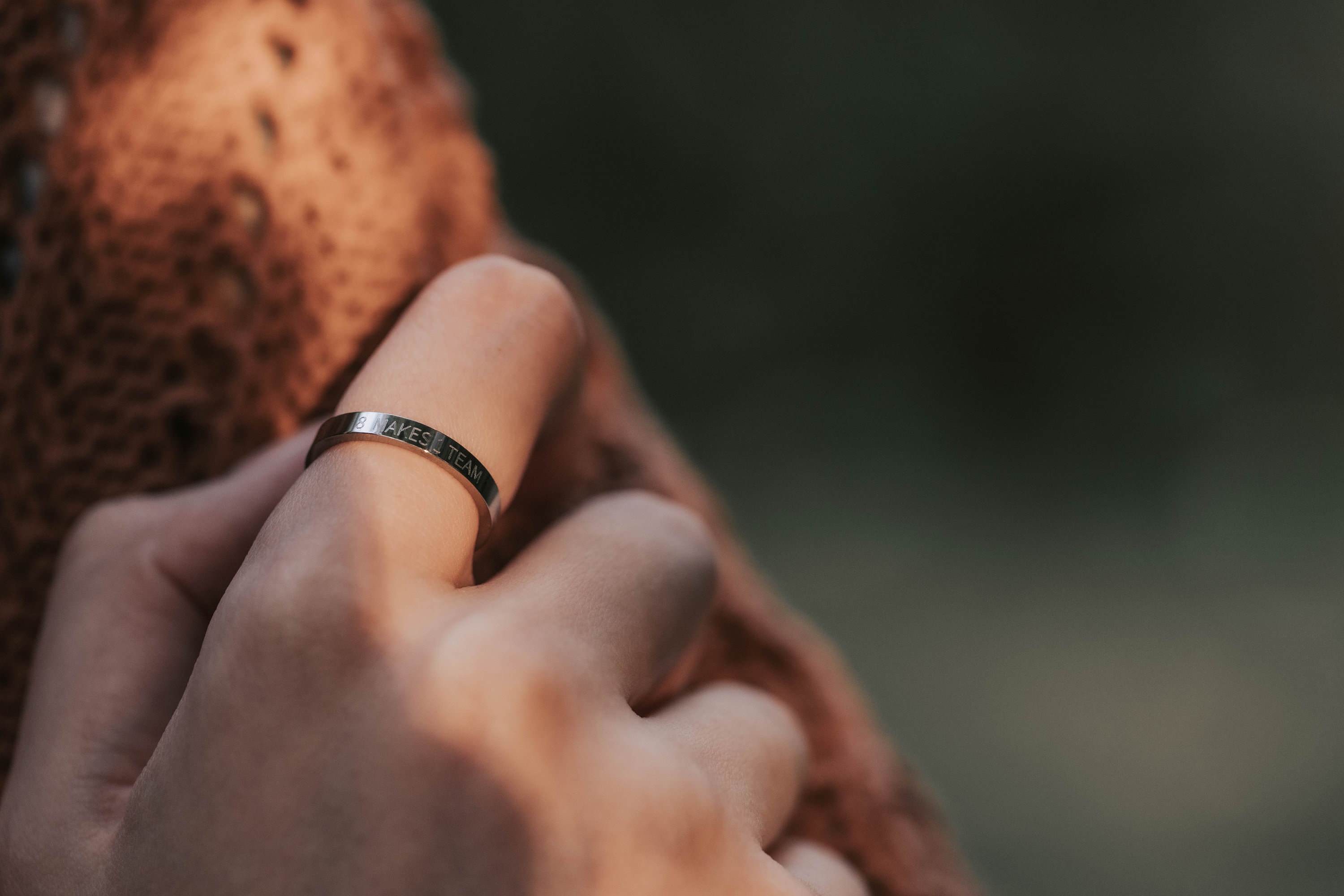 ATEEZ RING/ パーソナライズリング、Kポップ、Atiny、繊細な刻印リング