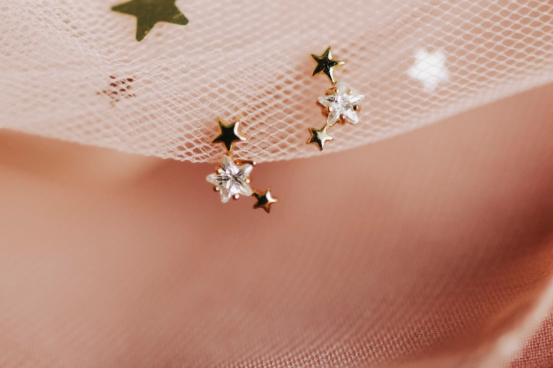 シューティングスターズイヤリング/925スターリングシルバー、スタースタッド、華奢、ゴールドスタッド、シルバースタッド - Etsy 日本