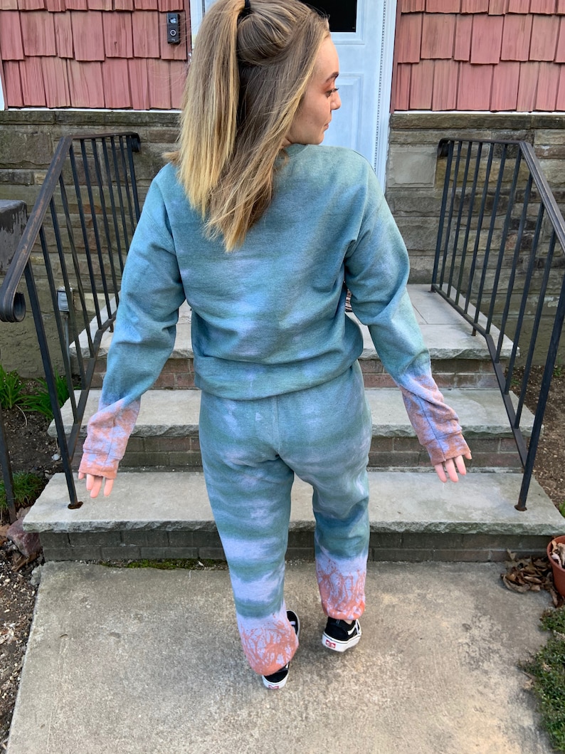 tie and dye sweatsuit