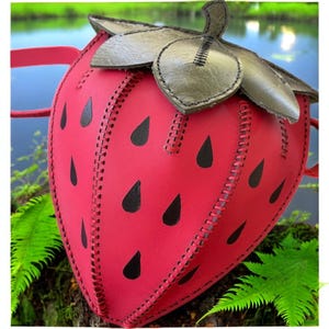 Strawberry Purse 3-D, Round Strawberry purse, Strawberry bag, Leather Bag, Strawberry Leather bag, Strawberry Leather Purse, Strawberry Bag