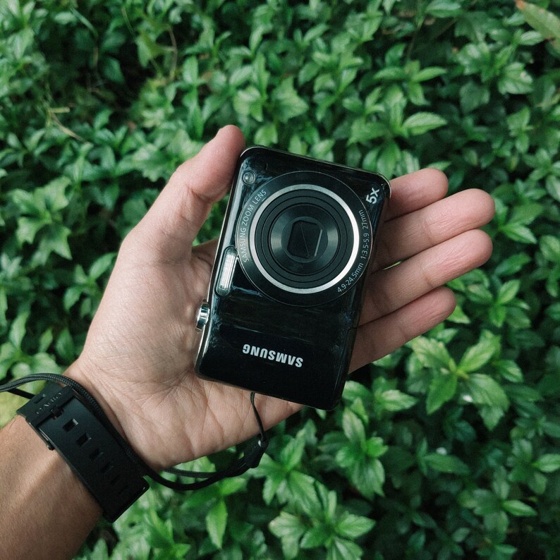 Samsung ES30 12 MP Digital Compact Point and Shoot Camera, Retro Y2K