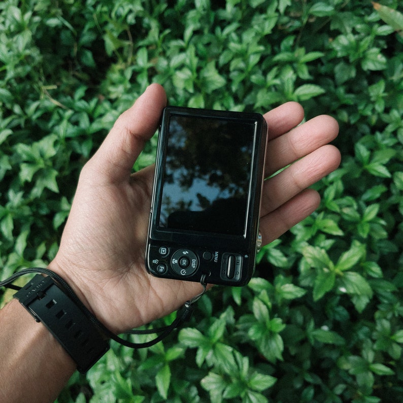 Samsung ES30 12 MP Digital Compact Point and Shoot Camera, Retro Y2K