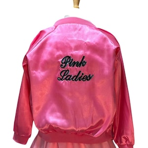 Roze damesjack volwassenen XS tot en met grote maten: Grease Movie geborduurd kostuum