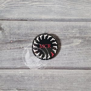 Botón pin con el logotipo de My Chemical Romance Revenge