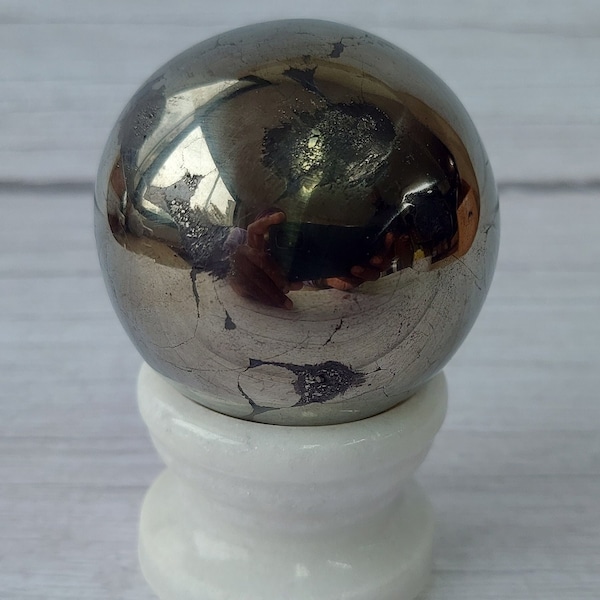 Boule de sphère de pyrite 55 mm – Pierres de guérison pour l'attraction de l'argent, la prospérité et l'abondance naturelle – Boule de cristal protectrice à collectionner