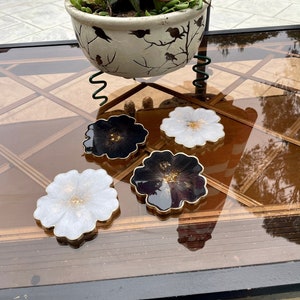 Handmade flower coaster sets made of resin, black & white coasters with gold accents, black and white decor, half black/half white per set