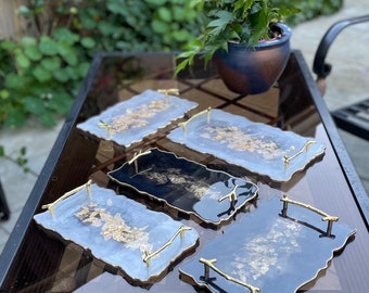 Handmade resin tray with handles, geode style irregular edges, black and gold, white and gold, personalized serving tray / decorative tray