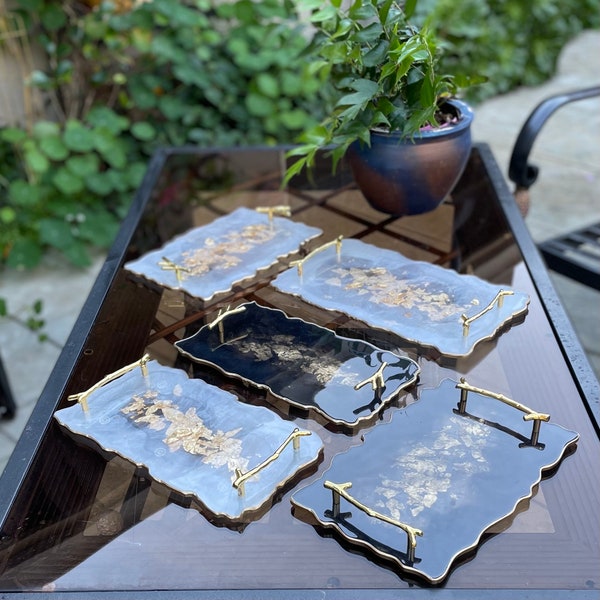 Handmade resin tray with handles, geode style irregular edges, black and gold, white and gold, personalized serving tray / decorative tray