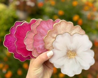Custom flower coasters, handmade colorful home decor, personalized epoxy resin coaster set in bright pink shades, functional pop art