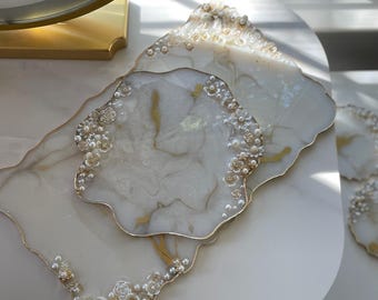 Marbled trays with pearl flowers, vanity decor tray for perfume and jewelry in custom size, handmade resin tray with gold or silver marbling