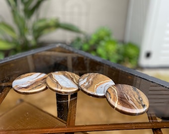Handmade geode style coasters in bronze and gold colors, thick epoxy resin and solid wood coaster sets with cork bottom, gold accent decor