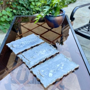 Snow white and silver resin tray with crushed glass rim, handmade geode agate tray, personalized / customizable tray with handles, 12x7.5”