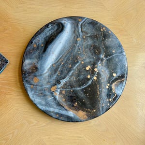 Lazy Susan turntable for kitchen island or dining table, marbled centerpiece made with resin on solid wood, Handmade home decor gift, 18inch