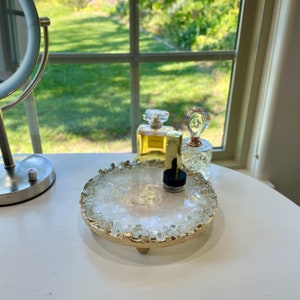 Round tray with reflective glass rim, handmade epoxy resin tray, decorative stand with feet, display tray, 8” diameter x 2” tall