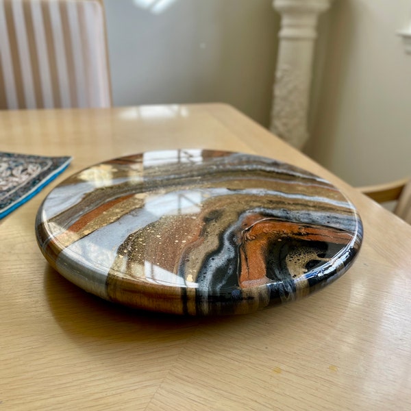 Handmade lazy susan centerpiece, table decor in bronze copper and gold, epoxy resin on solid wood, abstract geode resin art turntable, 15”