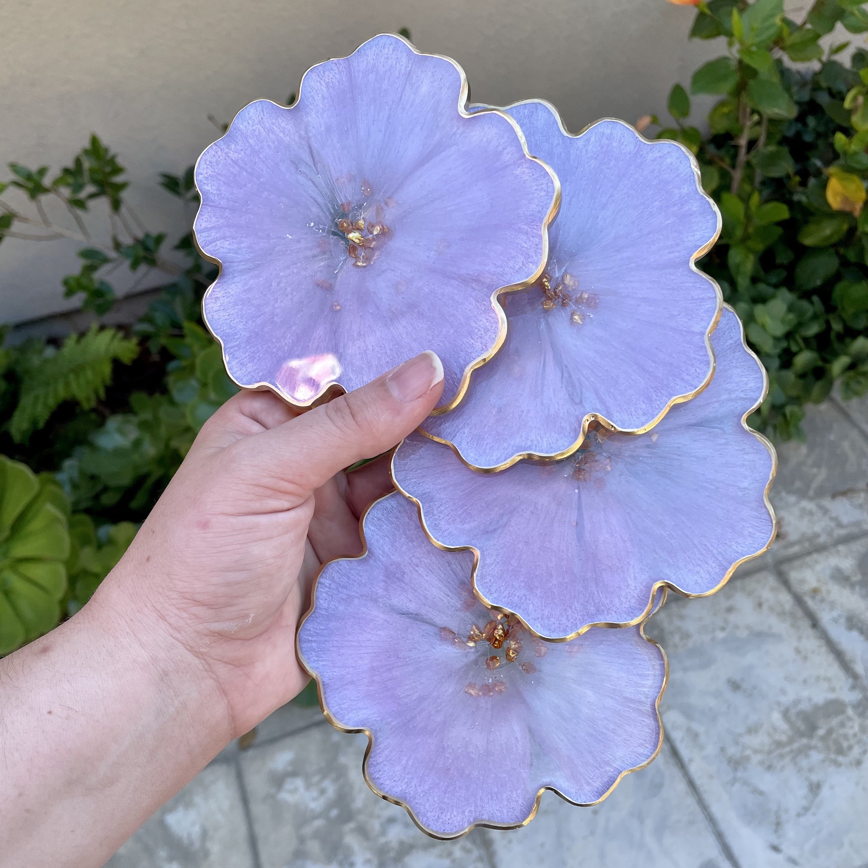 Pastel lilac flower coasters with gold accents, handmade epoxy resin coasters, 4.5” diameter, light purple coaster sets of 2 or 4