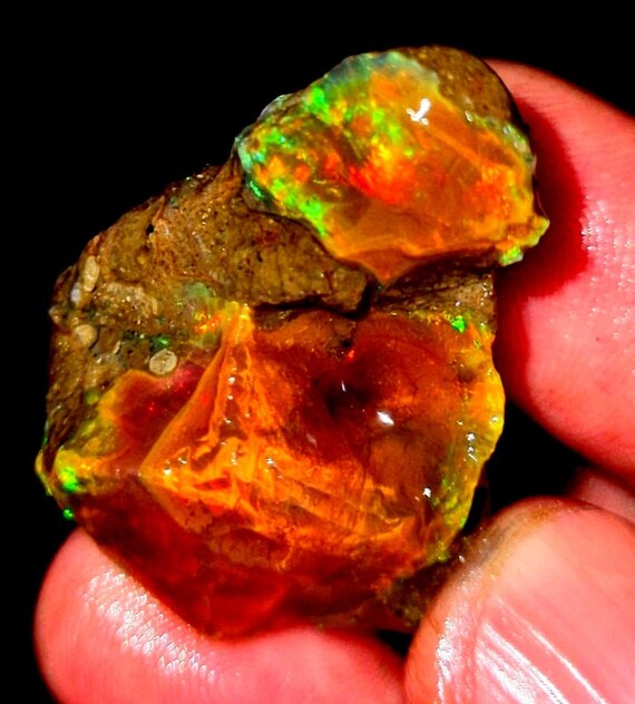 Opale Naturelle D'Éthiopie - Multicolore Orange/jaune - Forme Ovale 5,8 X 4 Mm - 0,32 Carats