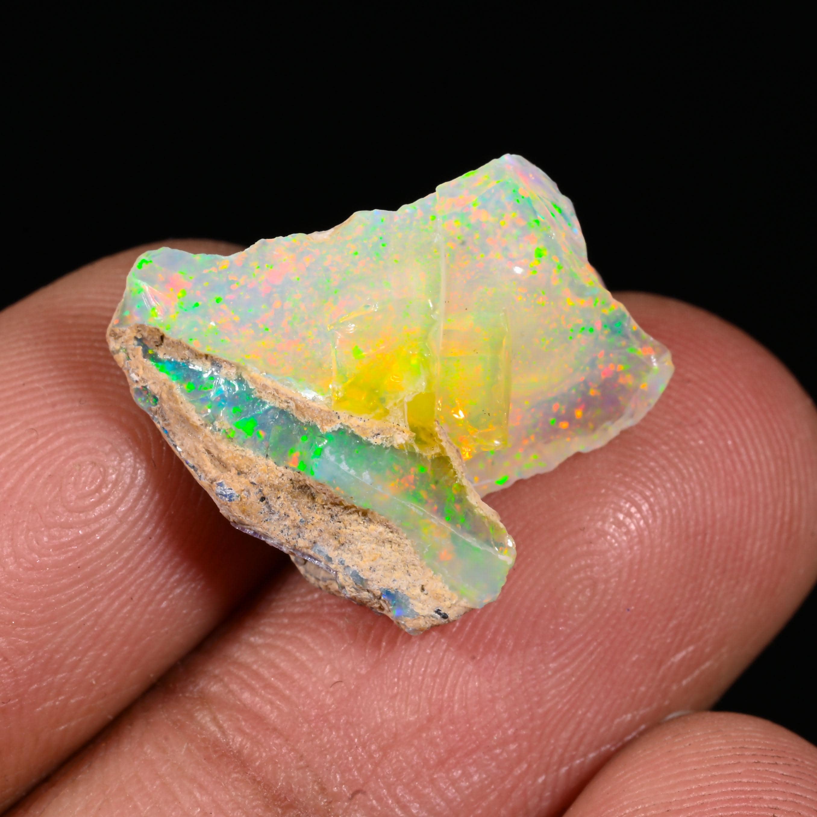 エチオピア産ウェロファイアオパール原石：天然宝石（18 x 18 mm、9.40