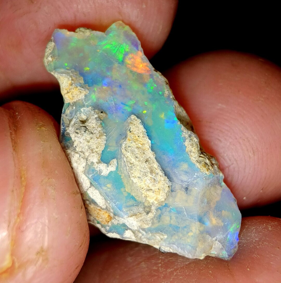 RARE ! OPALE NOIRE ET MULTICOLORE BRUTE D'ETHIOPIE : 1,23 CARAT