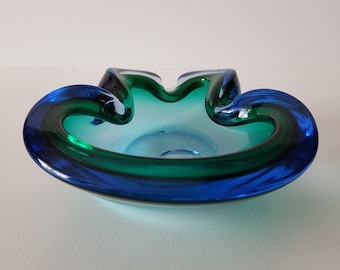 Blauwgroene Sommerso-asbak van Murano-glas, vervaardigd door Flavio Poli, Italië, jaren 60.
