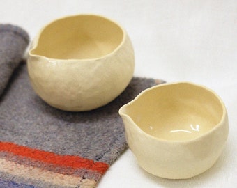 plain matcha bowl / chawan / bowl with spout ~ small and big