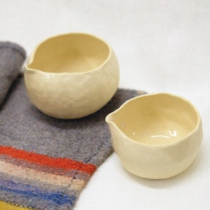 plain matcha bowl / chawan / bowl with spout ~ small and big