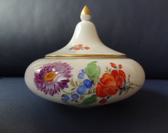 Boîte à couvercle en porcelaine de Meissen, fleurs