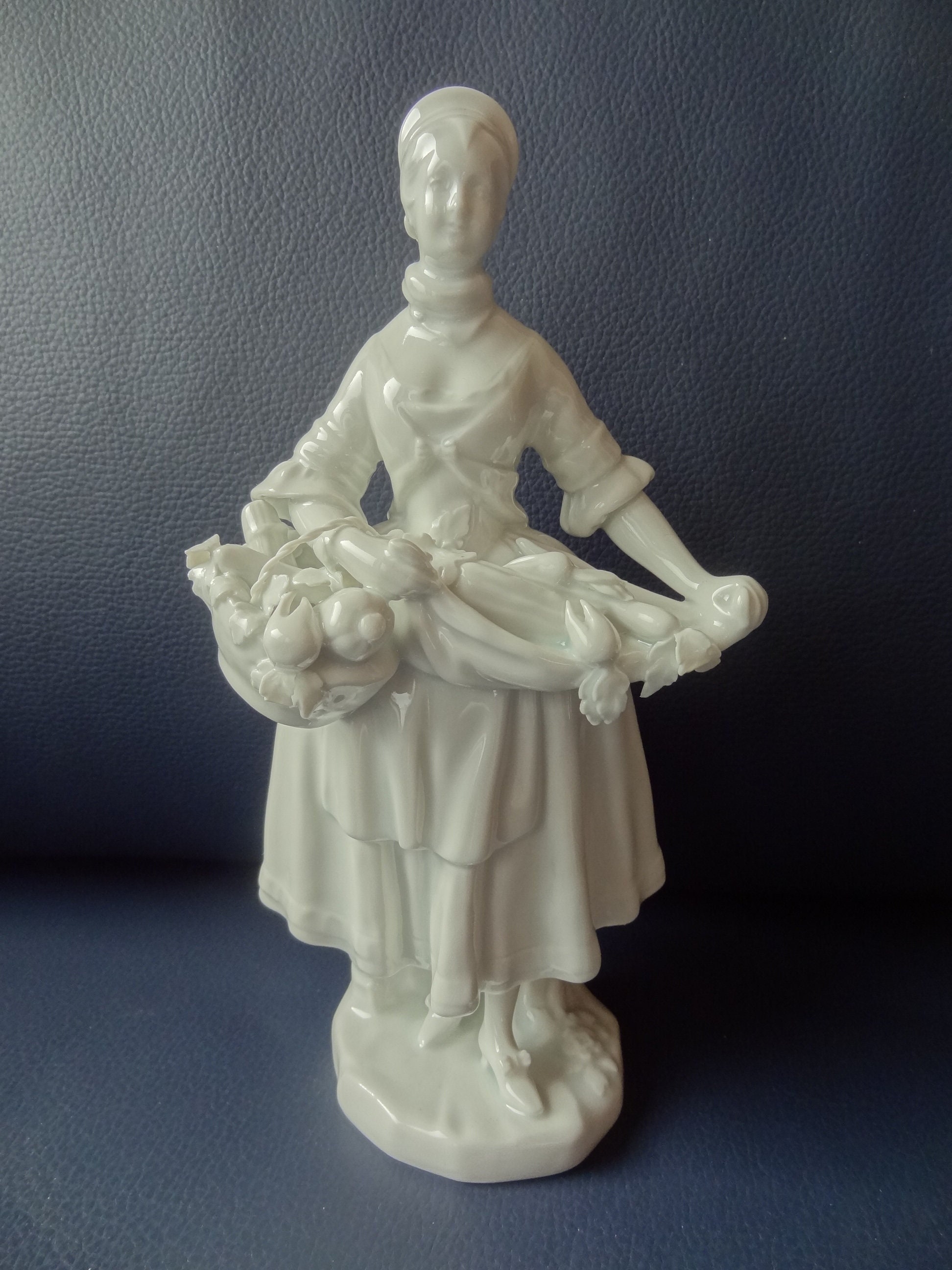 アウガルテン Augarten Wien Austria 置物天使少女