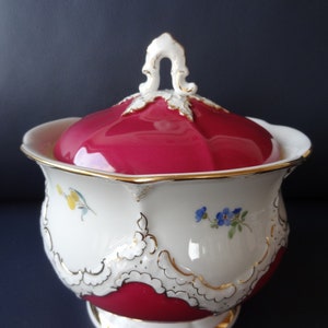 Meissen porcelain, large bonbonniere image 1