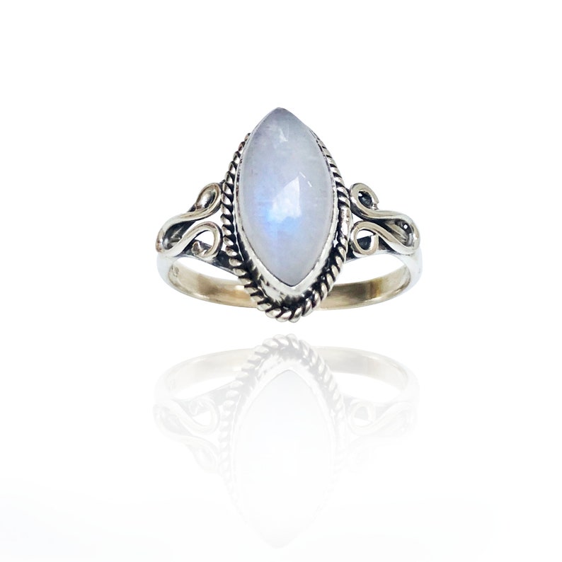 Chic ethnic ring in Silver 925 Silver wedding ring set with a semi-precious stone