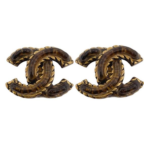 Elegant Vintage Chanel Clip-on Earrings in Enchant