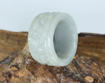 Anello da pollice o fascia in giada intagliata a mano, misura USA 12 1/2, verde mela chiaro con giada giadeite birmana autentica di grado A, bianco latte/MOJR0325