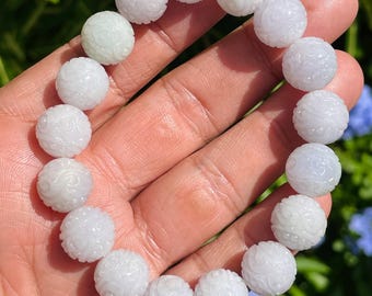 Pulseira de jadeíta birmanesa autêntica, tipo A, esculpida à mão, com 13,3 mm de diâmetro, em tom translúcido gelo, lavanda claro e branco leitoso /MOJB0250