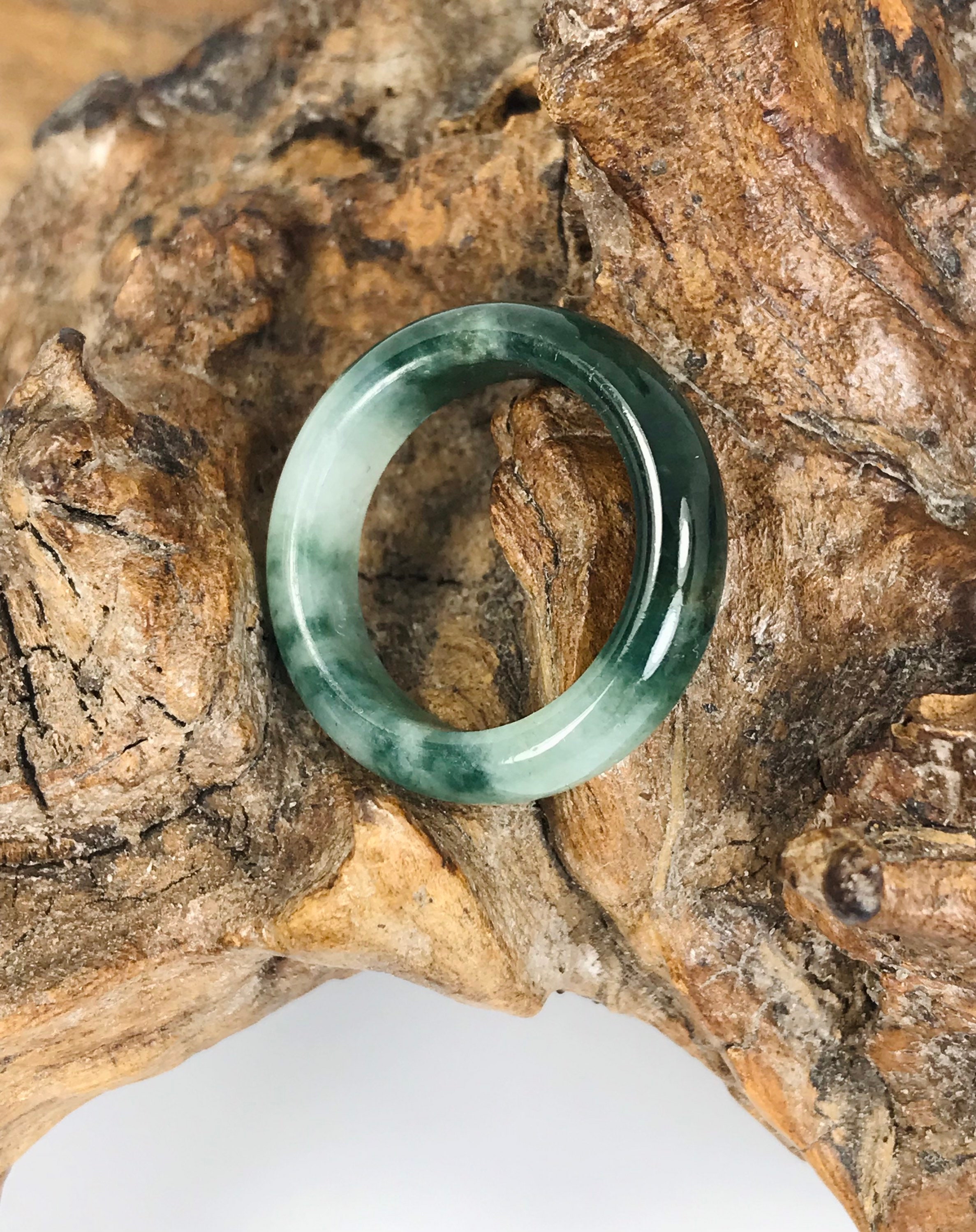 US Size 8 Band Ring Apple and Emerald Green With Milky White