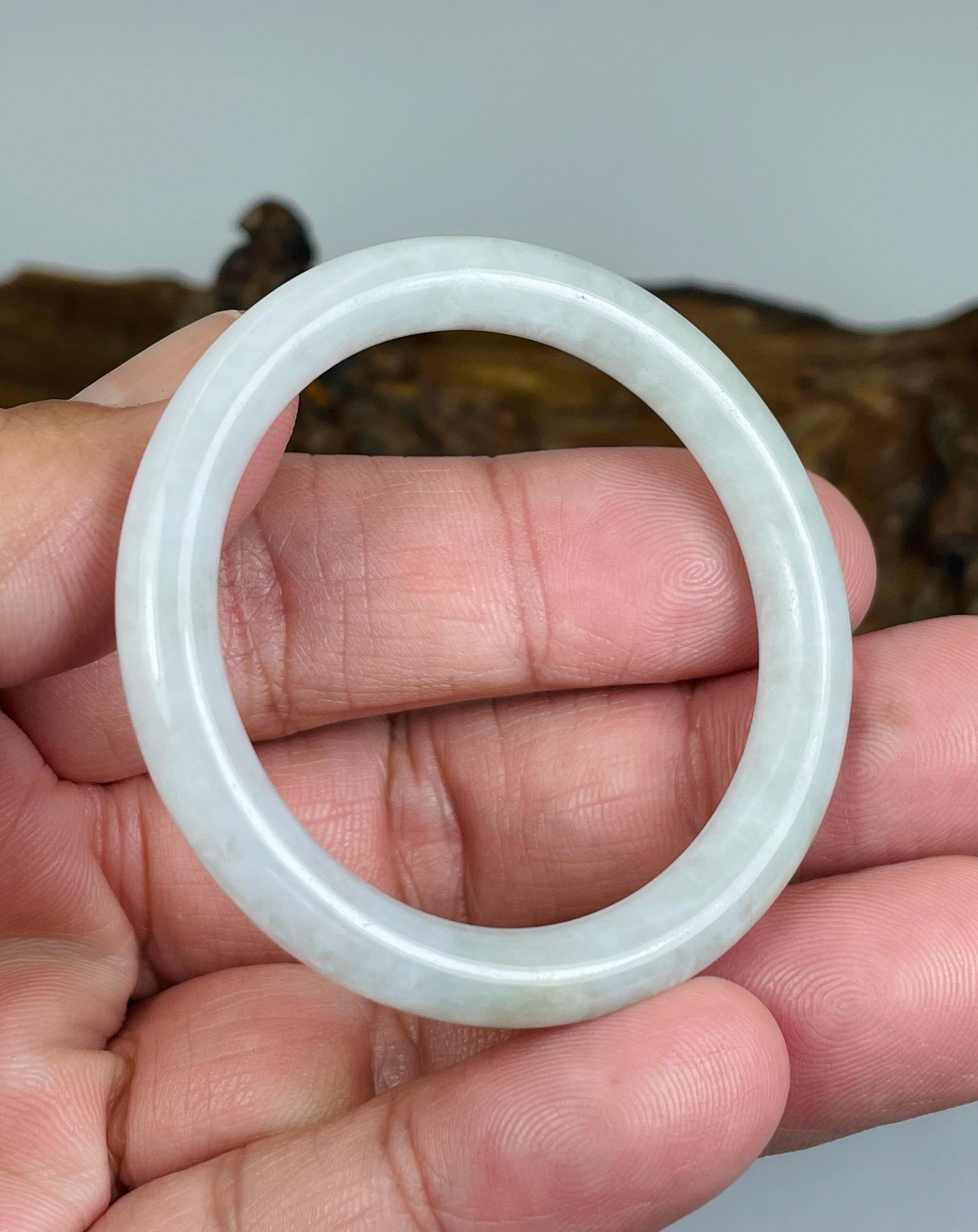 最終値下げ 希少　糸魚川翡翠バングル　59　化粧箱付 翡翠 糸魚川翡翠 バングル 国産石｜Yahoo!フリマ（旧PayPayフリマ）