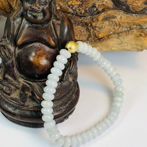 Pulseira de jadeíta birmanesa autêntica de grau A, translúcida e gelada, em formato de rosquinha, cor lavanda e branco leitoso, de 7,5 mm/MOJB0260