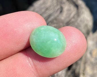 Pietra sciolta di giada verde mela ghiacciata vivida del Myanmar, tipo A, certificata da 12 carati, per anello a sella/cabochon di giada/taglio a sella/MOJS016