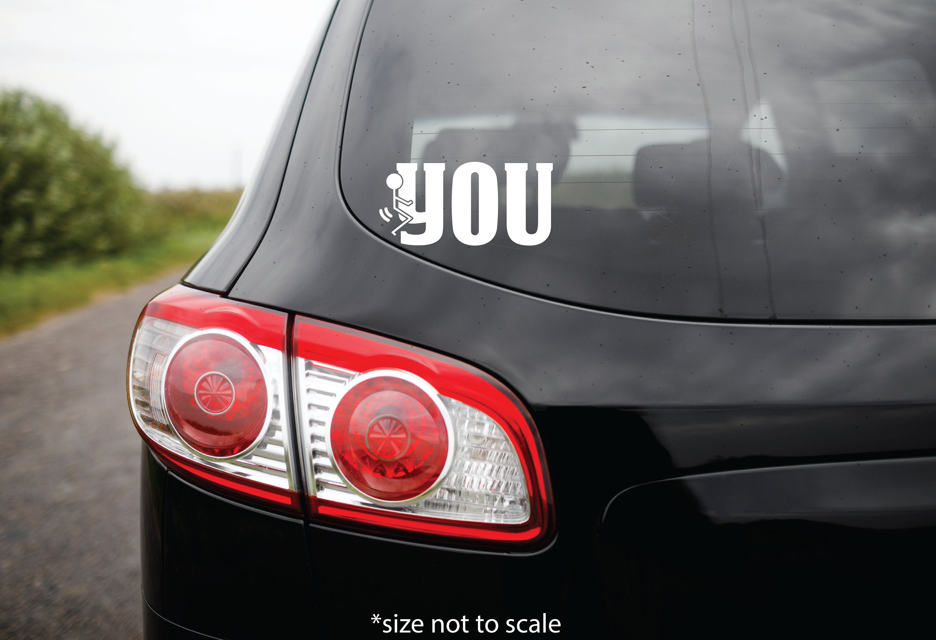 Sticker avec l'œuvre « Autocollant de voiture Fuck You Autocollant de  bouchon de réservoir de carburant Autocollant de voiture autocollant de  fenêtre arrière pare-chocs de fenêtre avant » de l'artiste ShirGuru24